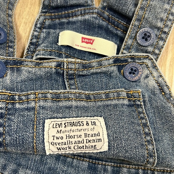 Levi’s Denim Overall Shorts for Kids (12mo) EUC - Picture 2 of 3